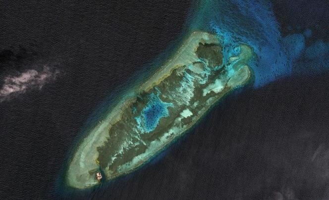 Pulau karang Fiery Cross Reef yang masih alami pada Januari 2006